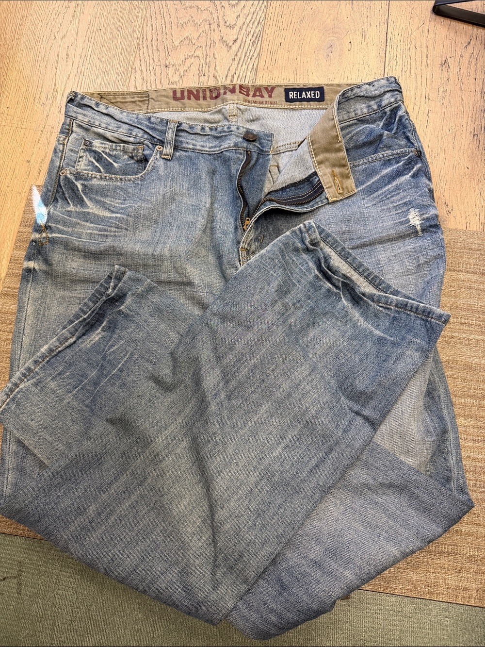 UNIONBAY Men's Relaxed Jeans in Faded Blue Wash